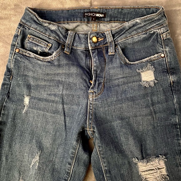 Fashion Nova Raw Hem Cropped Jeans - Picture 6 of 7